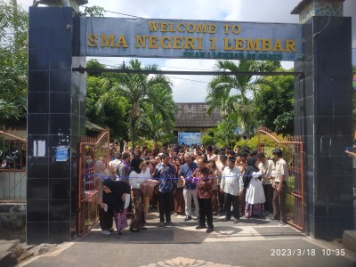 Pameran seni rupa SMAN 1 Lembar