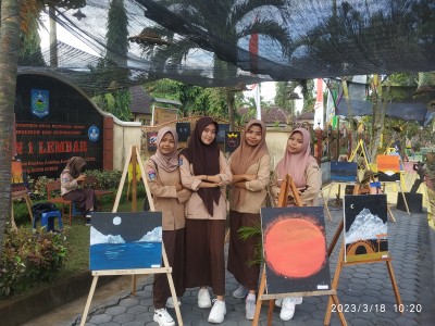Pameran seni rupa SMAN 1 Lembar