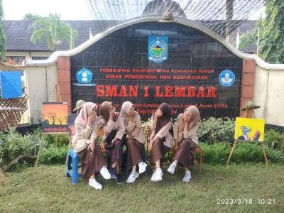 Pameran seni rupa SMAN 1 Lembar
