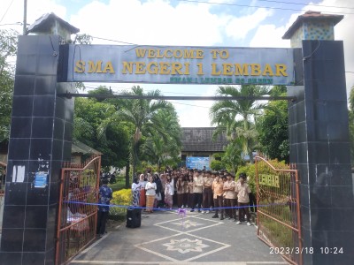 Pameran seni rupa SMAN 1 Lembar